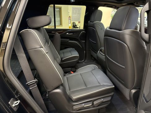 Used 2024 Cadillac Escalade Premium Luxury image 14