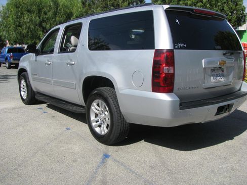 Used 2014 Chevrolet Suburban LT image 4