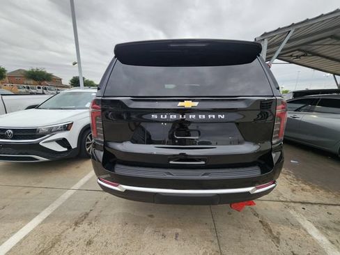 Used 2025 Chevrolet Suburban LS RWD image 5