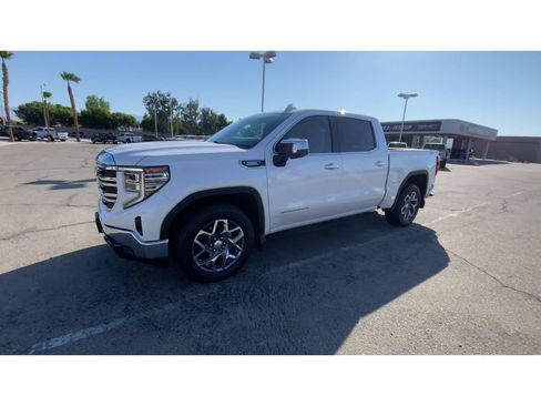 Used 2024 GMC Sierra 1500 SLT AWD/4WD image 4