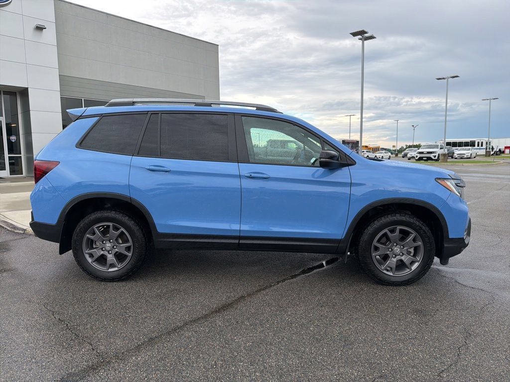Used 2024 Honda Passport TrailSport image 2