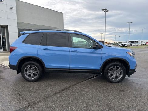 Used 2024 Honda Passport TrailSport image 2