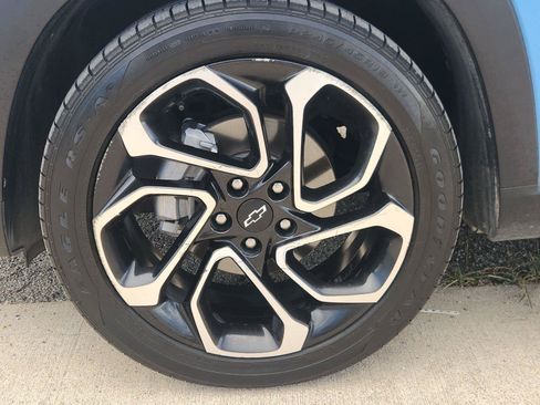 Used 2024 Chevrolet Trax RS w/ Sunroof Package FWD image 33