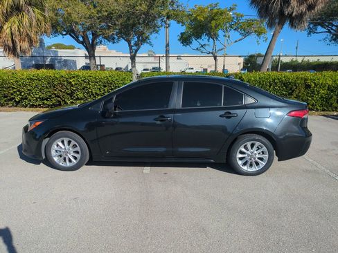 Used 2021 Toyota Corolla LE image 9