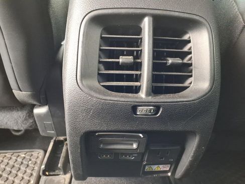 Used 2020 Jeep Cherokee Trailhawk image 7