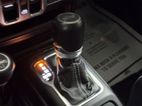 Used 2020 Jeep Wrangler Unlimited Sahara image 17