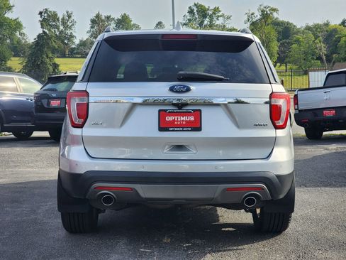 Used 2017 Ford Explorer XLT w/ Equipment Group 202A image 6