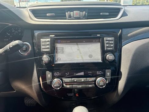 Used 2016 Nissan Rogue SL w/ SL Premium Package FWD image 25
