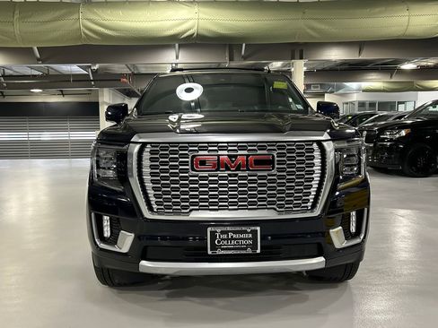Used 2023 GMC Yukon XL Denali w/ Advanced Technology Package AWD/4WD image 6