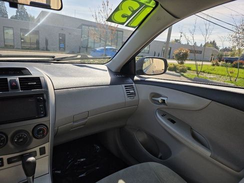 Used 2013 Toyota Corolla LE FWD image 10