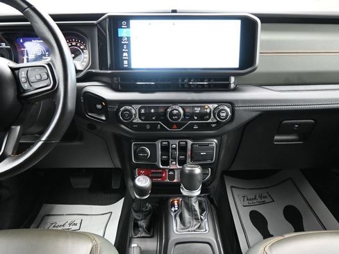 Used 2024 Jeep Gladiator Mojave w/ Convenience Group AWD/4WD image 18