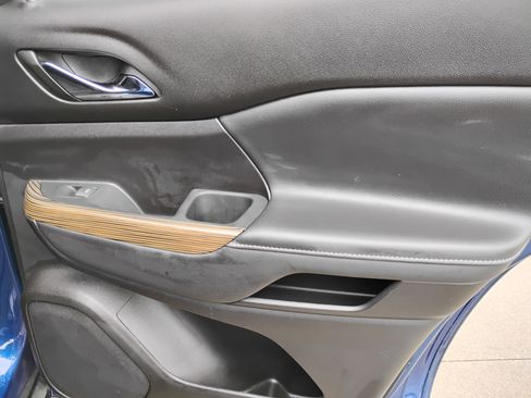 Used 2023 GMC Acadia SLE w/ Driver Convenience Package image 21