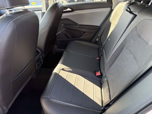 Certified 2023 Volkswagen Taos SE w/ Black Wheel Package FWD image 11