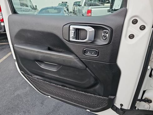 Used 2022 Jeep Wrangler Unlimited Sahara w/ Cold Weather Group AWD/4WD image 32