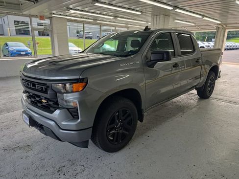 Used 2023 Chevrolet Silverado 1500 Custom AWD/4WD image 2