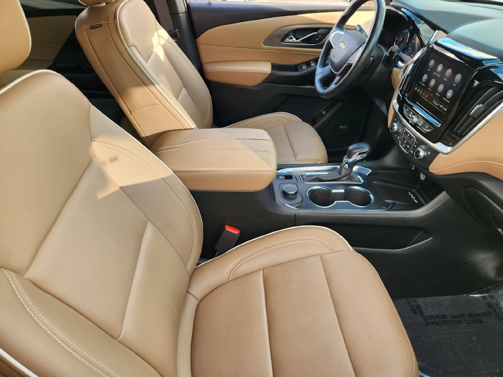Used 2023 Chevrolet Traverse Premier FWD image 14