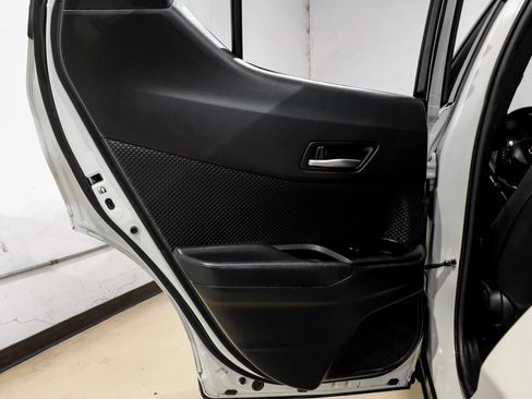 Used 2019 Toyota C-HR XLE image 50