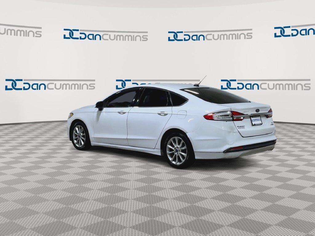 Used 2017 Ford Fusion SE FWD image 6