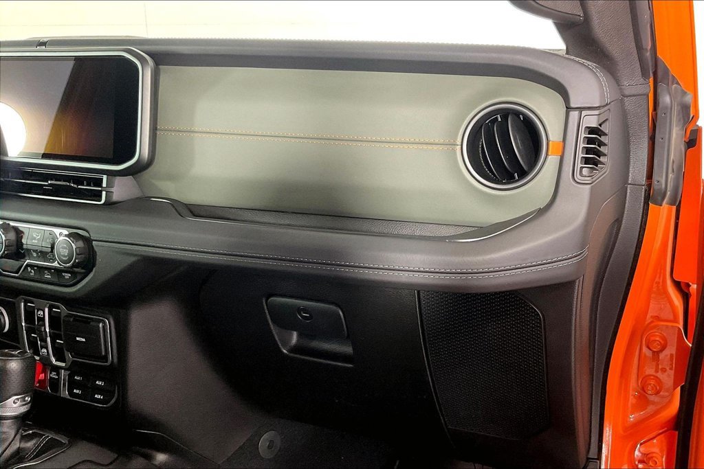 Used 2025 Jeep Gladiator Mojave AWD/4WD image 18