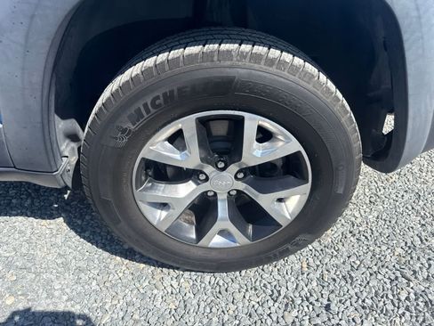 Used 2018 Jeep Cherokee Trailhawk w/ Comfort/Convenience Group AWD/4WD image 12
