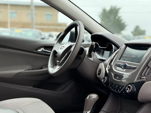 Used 2018 Chevrolet Cruze LT w/ Convenience Package FWD image 29