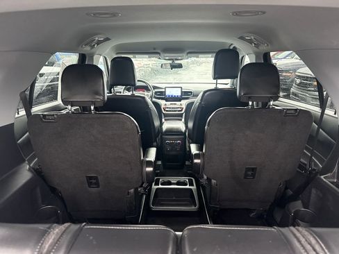 Used 2021 Ford Explorer XLT w/ Equipment Group 202A image 14