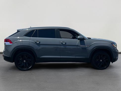 Used 2022 Volkswagen Atlas Cross Sport SE FWD image 6
