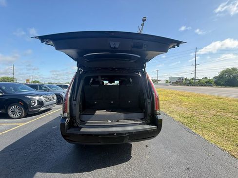 Used 2016 Cadillac Escalade Platinum AWD/4WD image 5