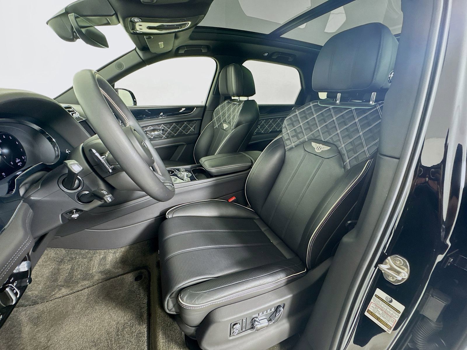 Certified 2021 Bentley Bentayga AWD/4WD image 21