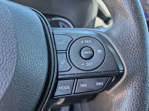 Used 2024 Toyota RAV4 XLE AWD/4WD image 27