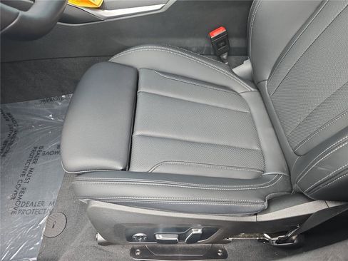 Used 2025 BMW 330i Sedan w/ M Sport Package RWD image 14
