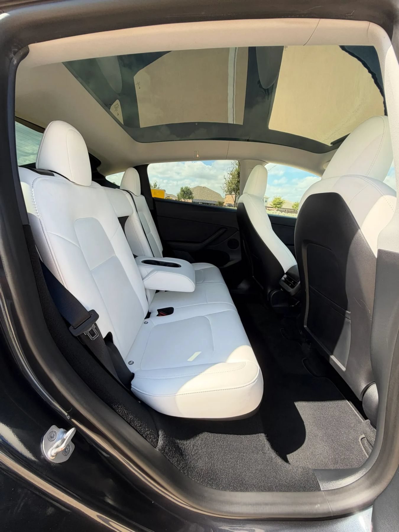 Used 2024 Tesla Model Y Long Range AWD/4WD image 19