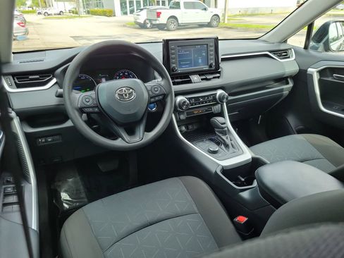 Used 2022 Toyota RAV4 XLE AWD/4WD image 10