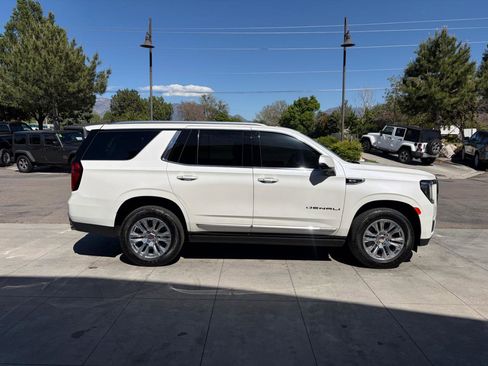 Used 2023 GMC Yukon Denali AWD/4WD image 3