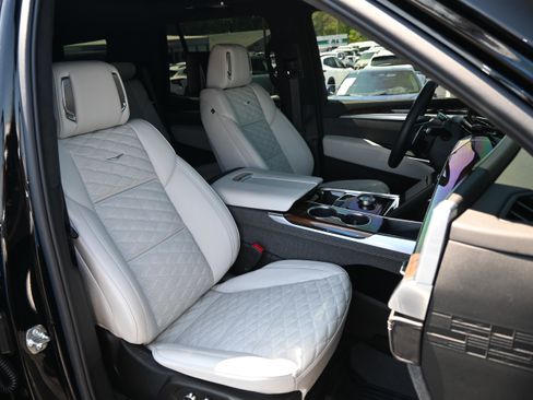 Used 2026 Cadillac Escalade Platinum Sport w/ LPO, ONYX Package image 22