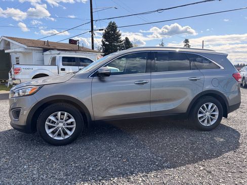 Used 2016 Kia Sorento LX w/ LX Convenience Package image 5