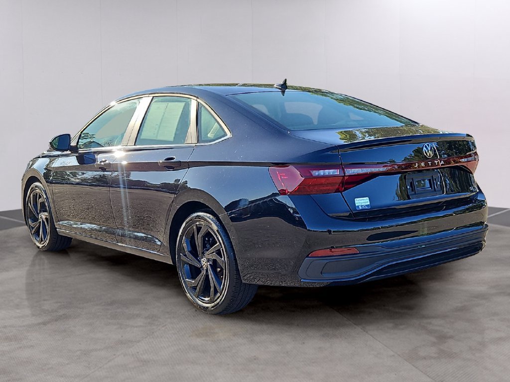 Certified 2025 Volkswagen Jetta SE w/ Sunroof Package FWD image 6