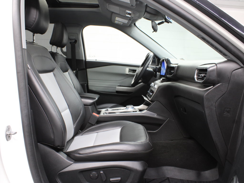 Used 2023 Ford Explorer XLT w/ XLT Sport Appearance Package AWD/4WD image 34