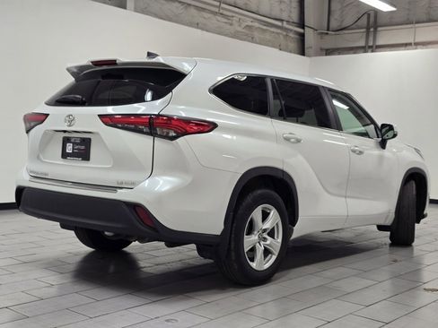 Certified 2023 Toyota Highlander LE image 15