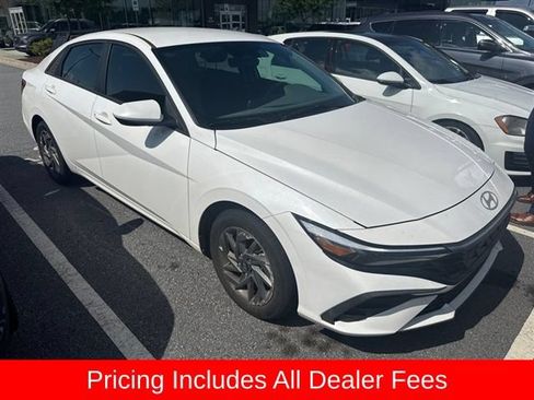 Used 2024 Hyundai Elantra SEL FWD image 2