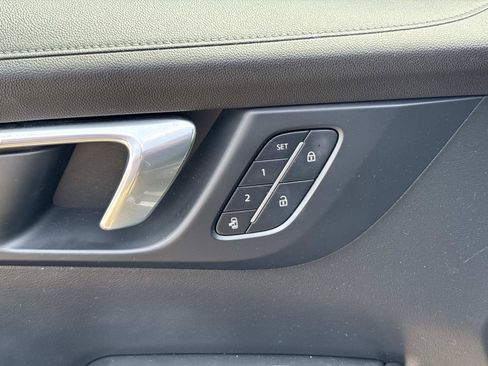 Used 2025 Buick Enclave Preferred w/ Power Package FWD image 13