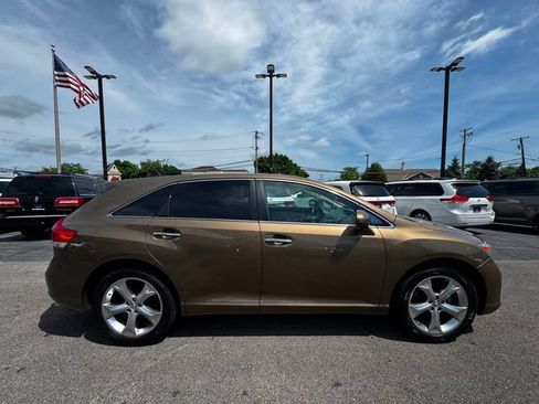 Used 2009 Toyota Venza w/ Comfort Pkg FWD image 4