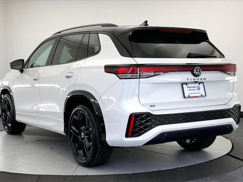New 2026 Volkswagen Tiguan SE R-Line image 4