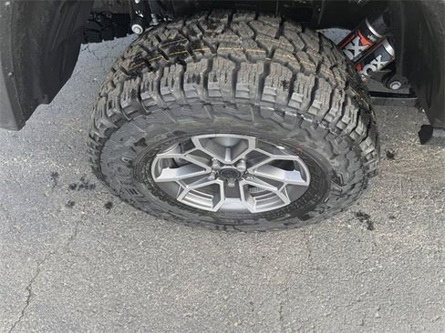 New 2025 Jeep Gladiator Mojave image 10