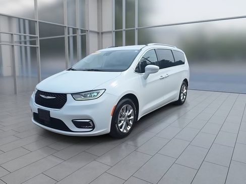 Used 2021 Chrysler Pacifica Touring-L FWD image 4