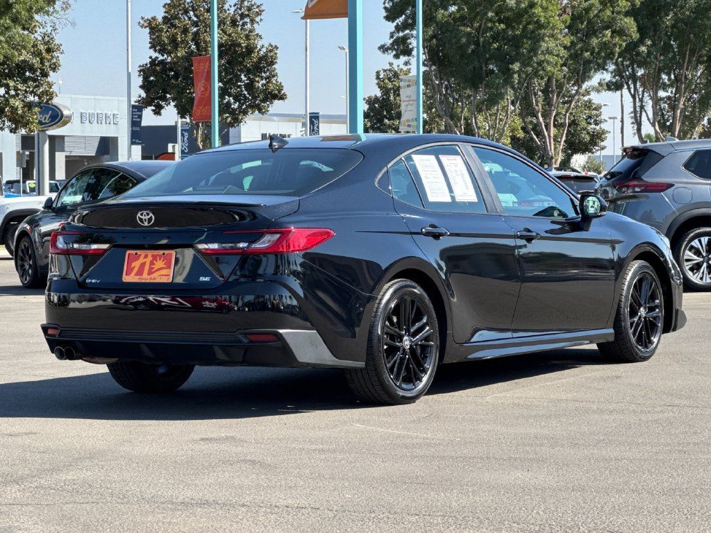 Used 2025 Toyota Camry SE FWD image 5