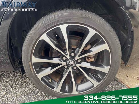 Used 2018 Toyota Corolla XSE image 33