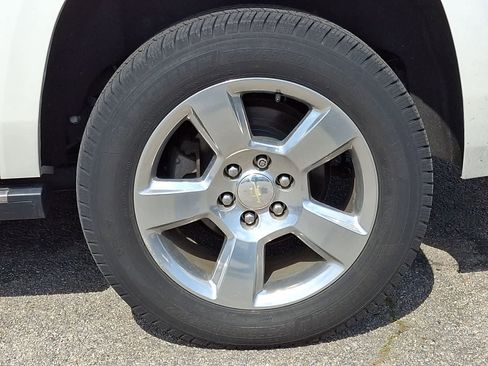 Used 2019 Chevrolet Suburban Premier AWD/4WD image 6