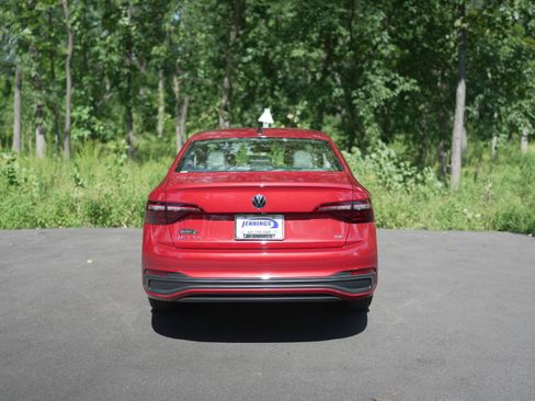 Certified 2024 Volkswagen Jetta SE w/ Panoramic Sunroof Package image 6