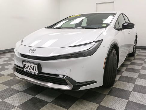 Used 2024 Toyota Prius Prime FWD image 4